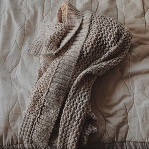 Hollister open ditched cream oversized cardigan